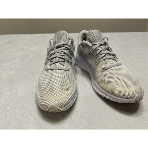 Nike Women’s Running Shoes Size 9 Quest 4 DA1106-100 White Sneakers Comfort - Picture 3 of 9
